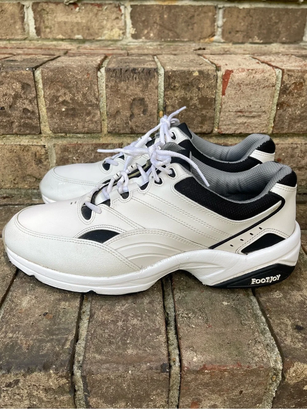 FootJoy Men’s Golf Shoes Size 10 White Black Spiked Leather 45428